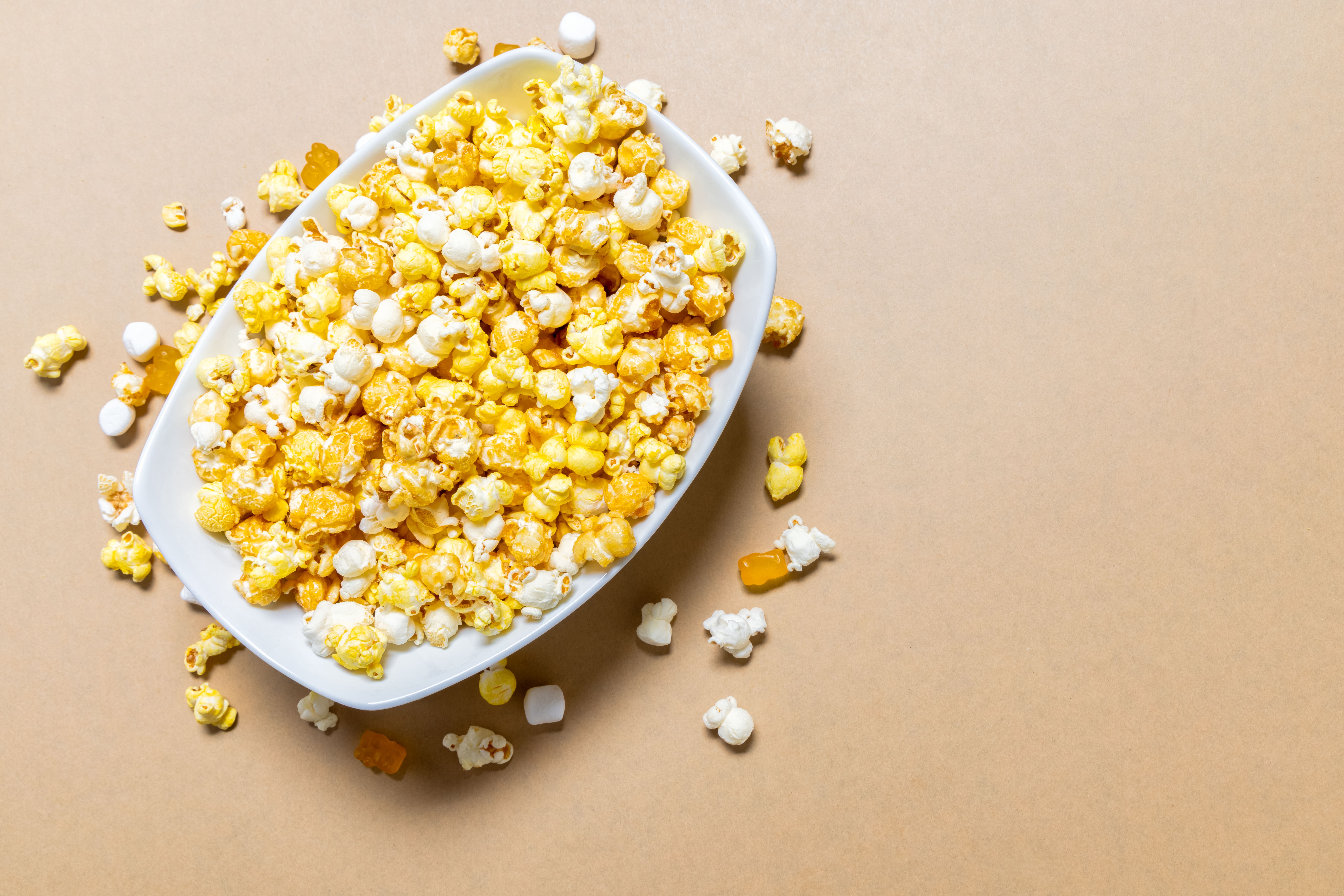 Caramel and cheddar popcorn mix