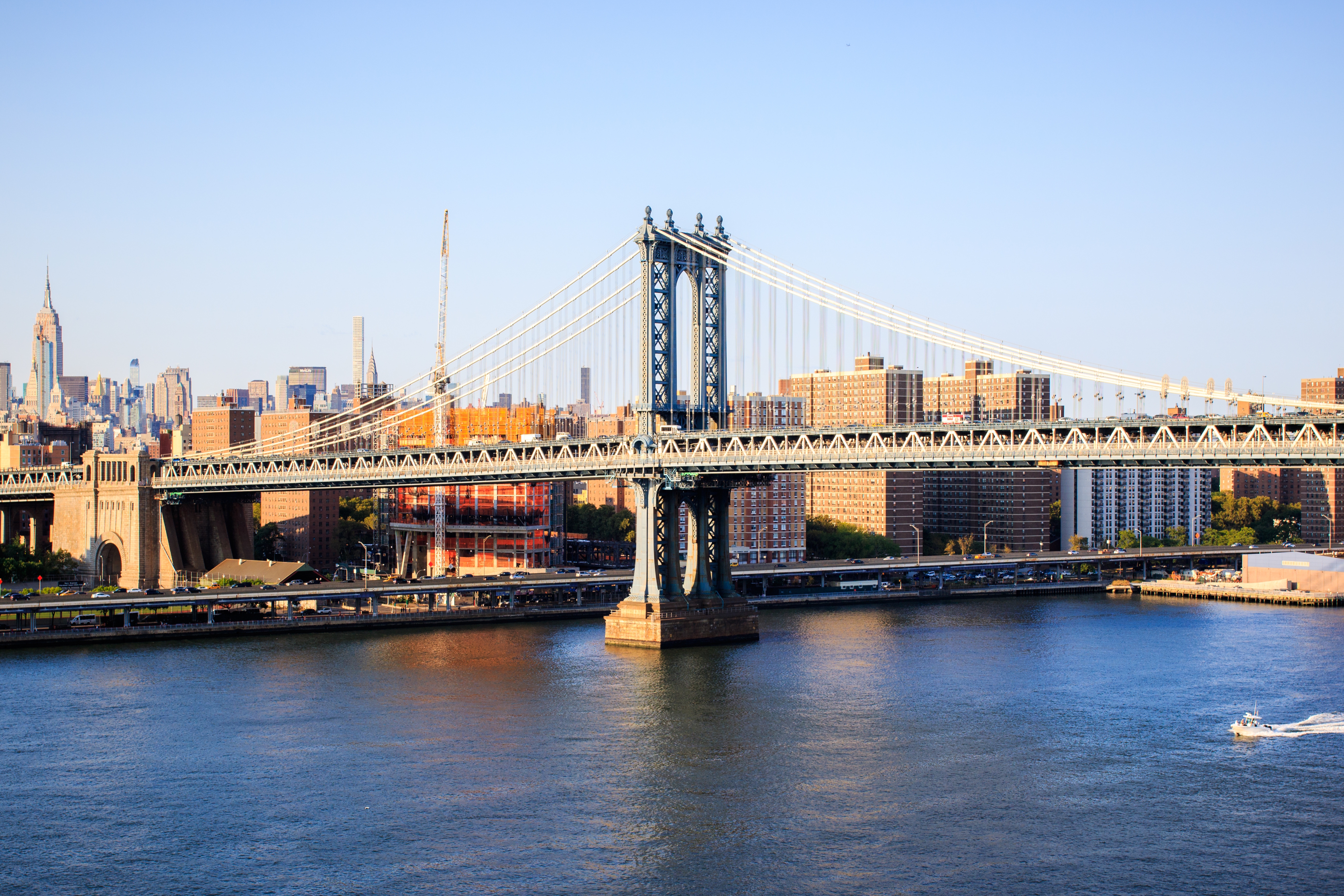 Morning picture of Brooklyn Bridge in NYC